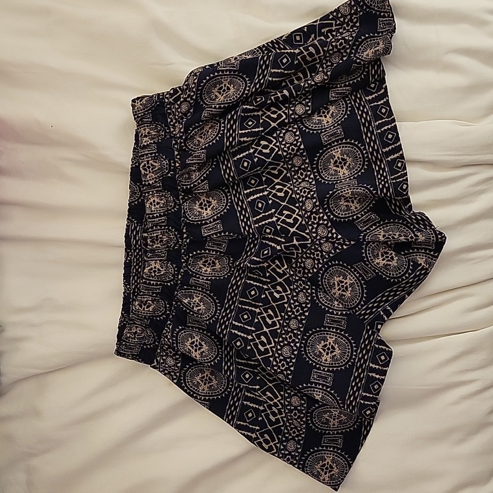 Lulu's shorts L